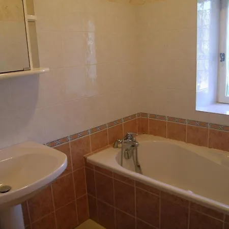 펜션 Saint-aubin-le-monial, 2 Pieces, 2 Personnes - Fr-1-489-489